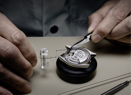 爱彼男石英表的表蒙怎么安装上去